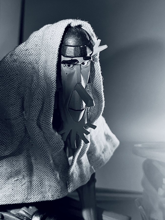 FwlFMjoWIAYVfnf.jpg